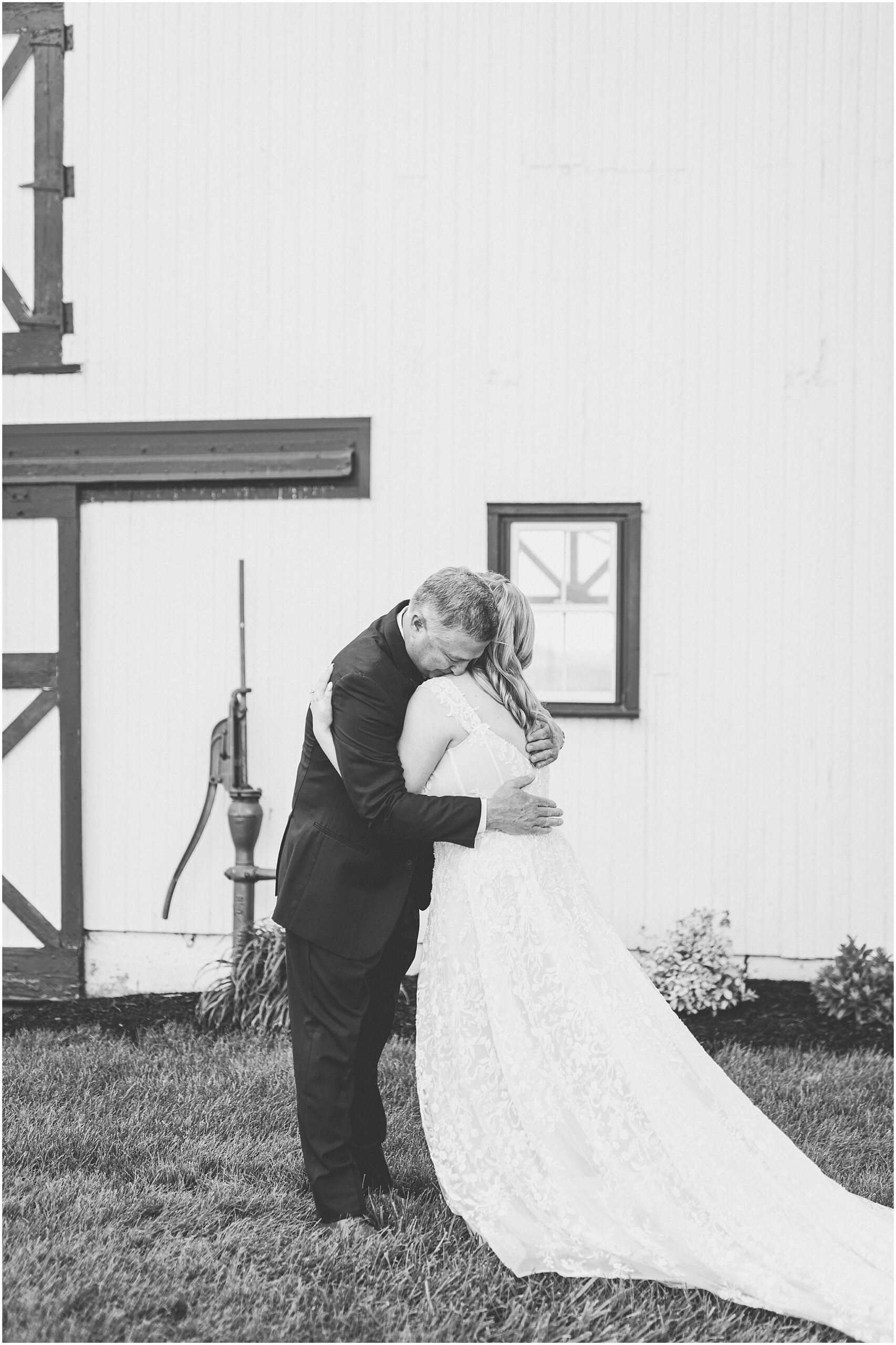 A look at Taylor & Kody's summer Hudson Farm wedding photos in Urbana, Illinois with Central Illinois photographer Kara Evans Photographer.