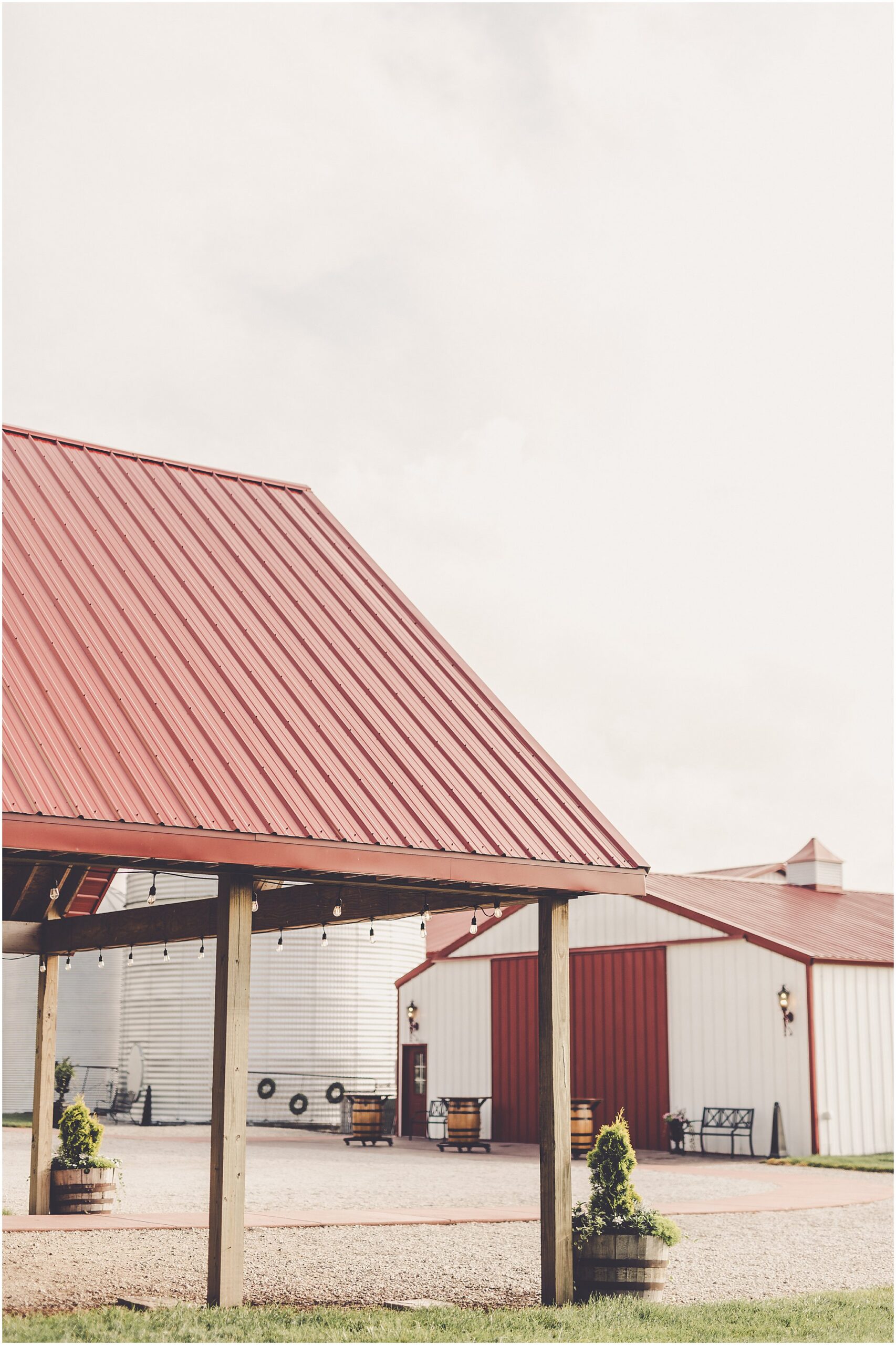 A look at Taylor & Kody's summer Hudson Farm wedding photos in Urbana, Illinois with Central Illinois photographer Kara Evans Photographer.