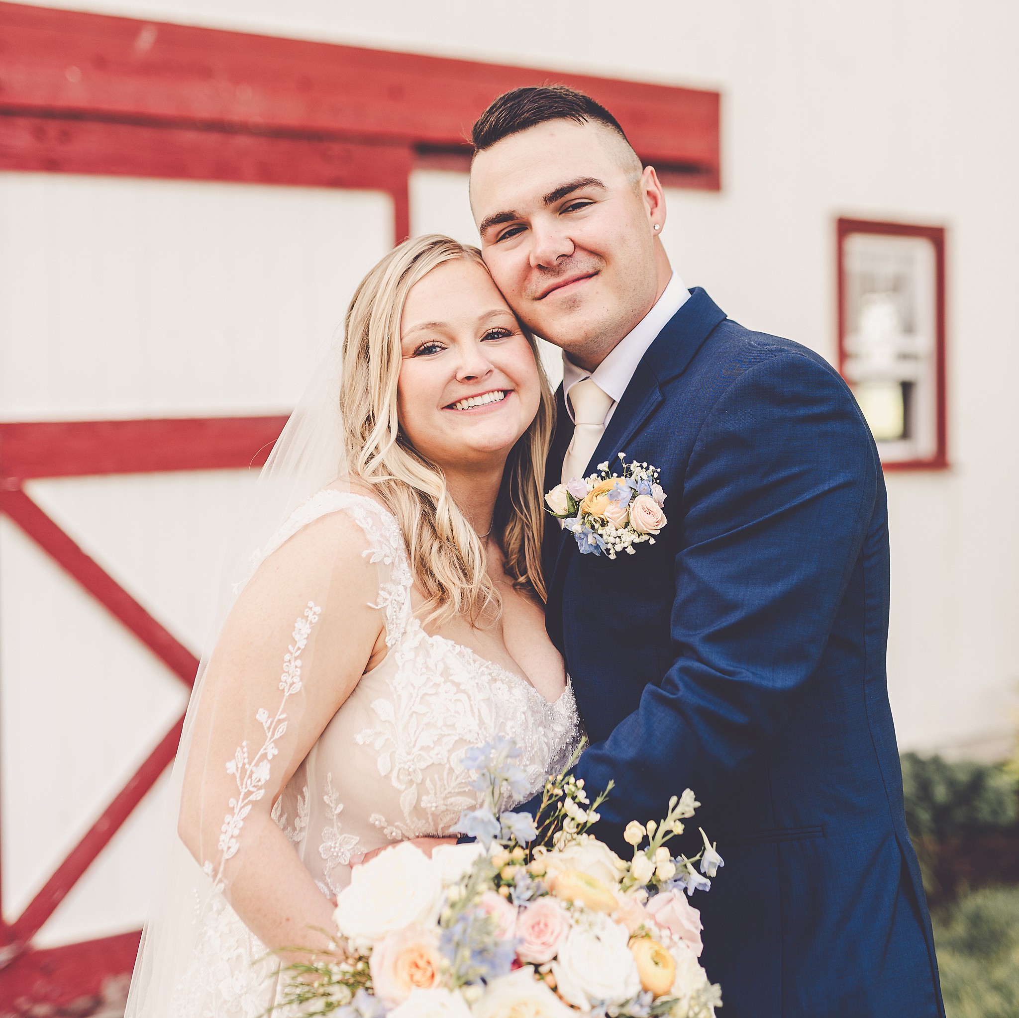 A look at Taylor & Kody's summer Hudson Farm wedding photos in Urbana, Illinois with Central Illinois photographer Kara Evans Photographer.