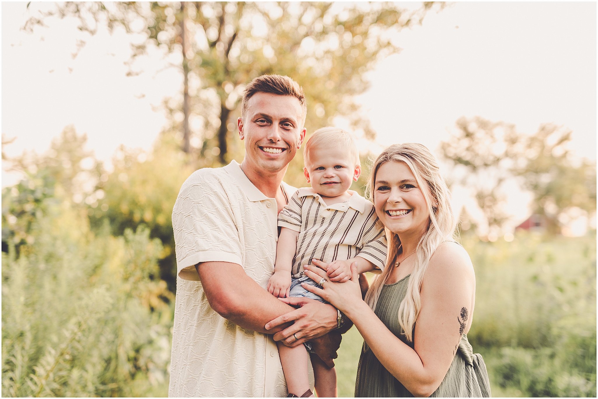 A sweet announcement photo session at Willowhaven in Bourbonnais with Kankakee County family photographer Kara Evans Photographer.