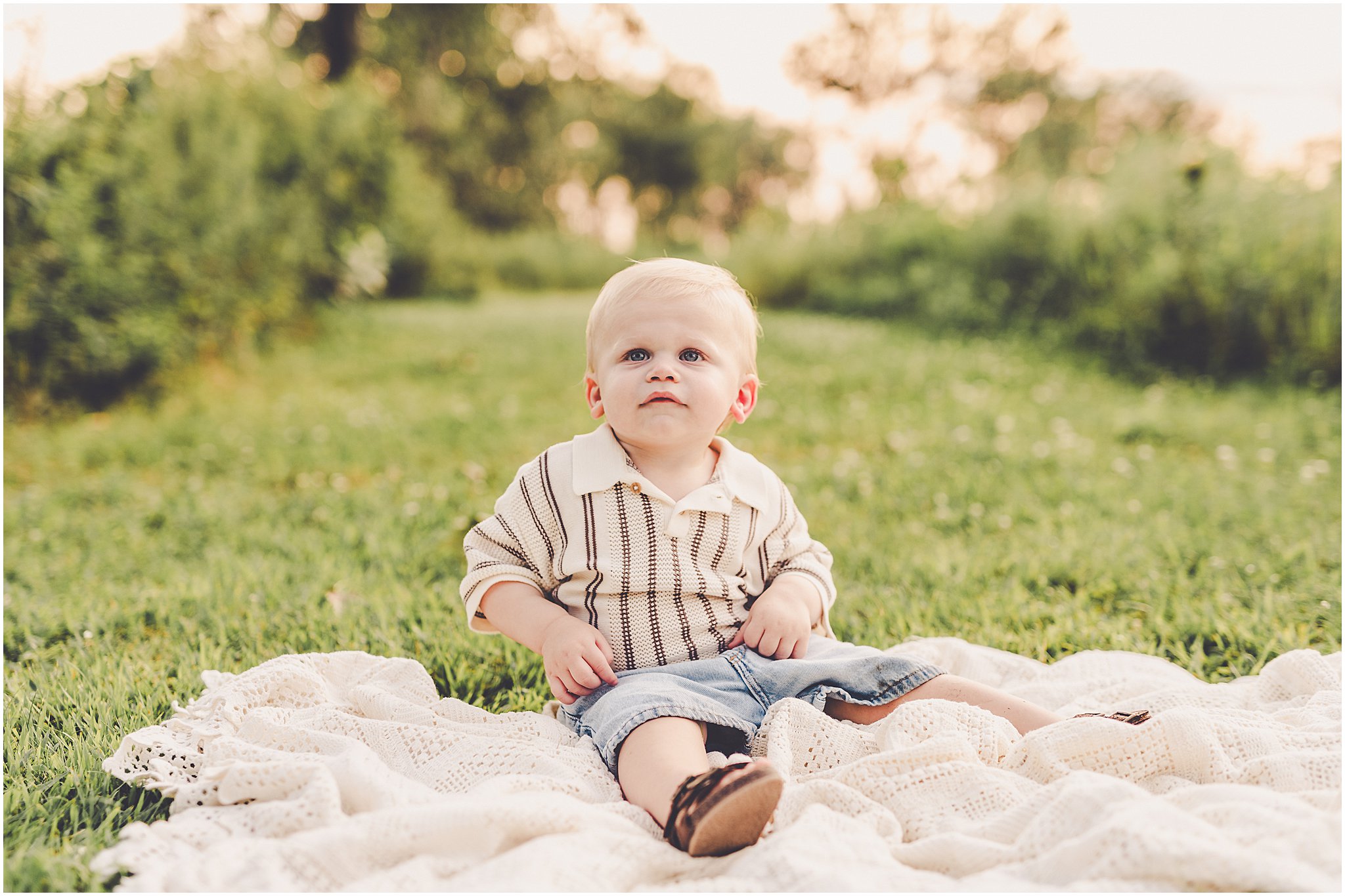 A sweet announcement photo session at Willowhaven in Bourbonnais with Kankakee County family photographer Kara Evans Photographer.