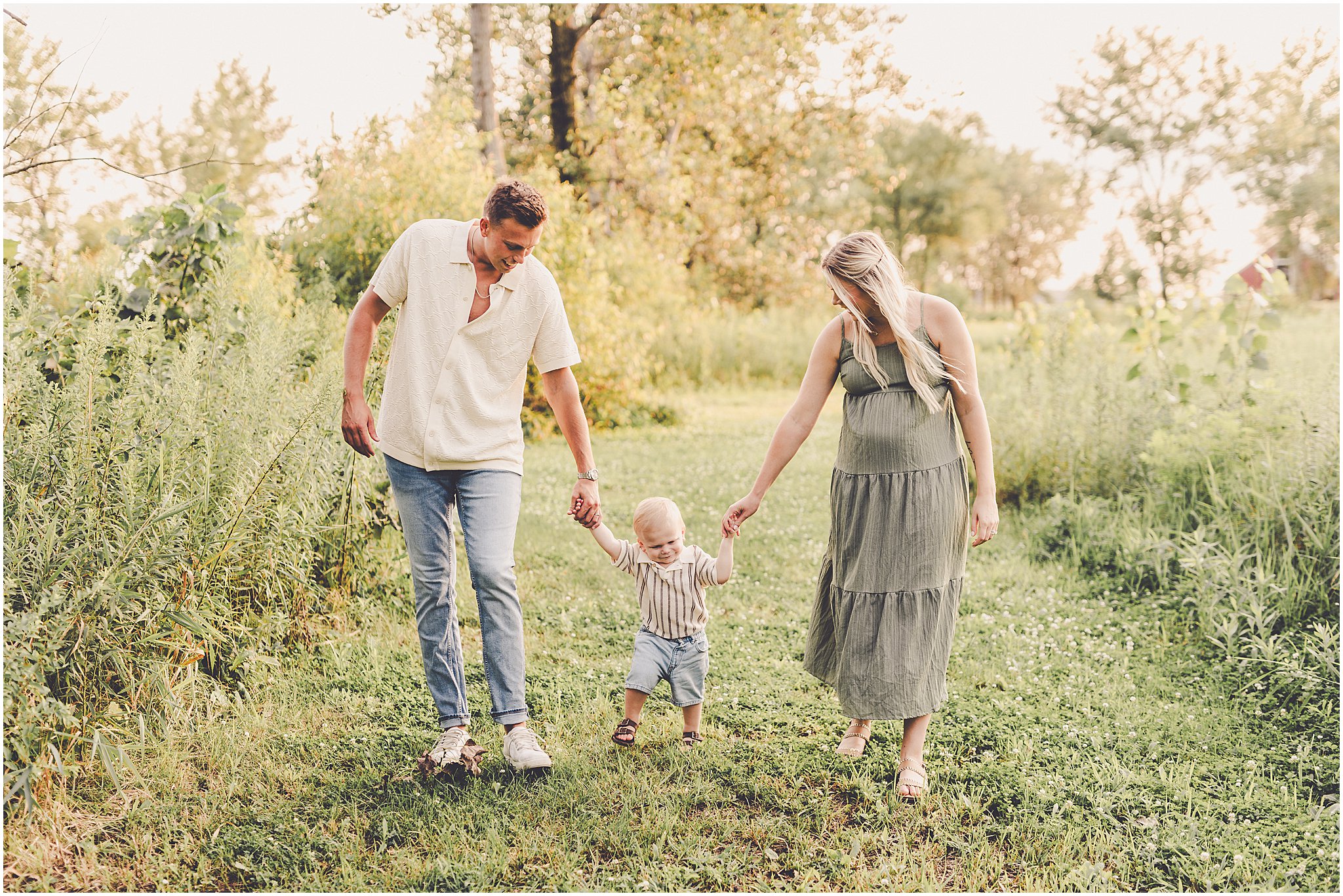 A sweet announcement photo session at Willowhaven in Bourbonnais with Kankakee County family photographer Kara Evans Photographer.