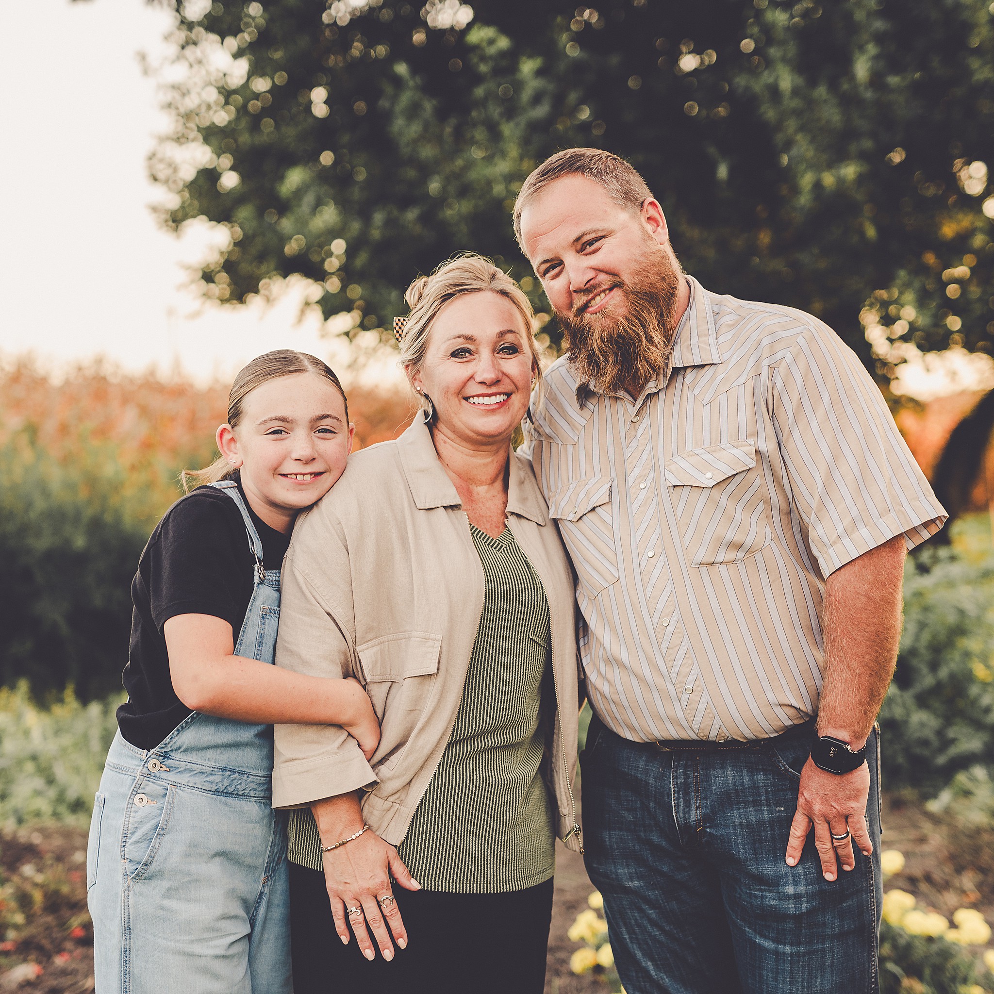 An early fall family session on the farm with Iroquois County and Central Illinois family photographer Kara Evans Photographer.