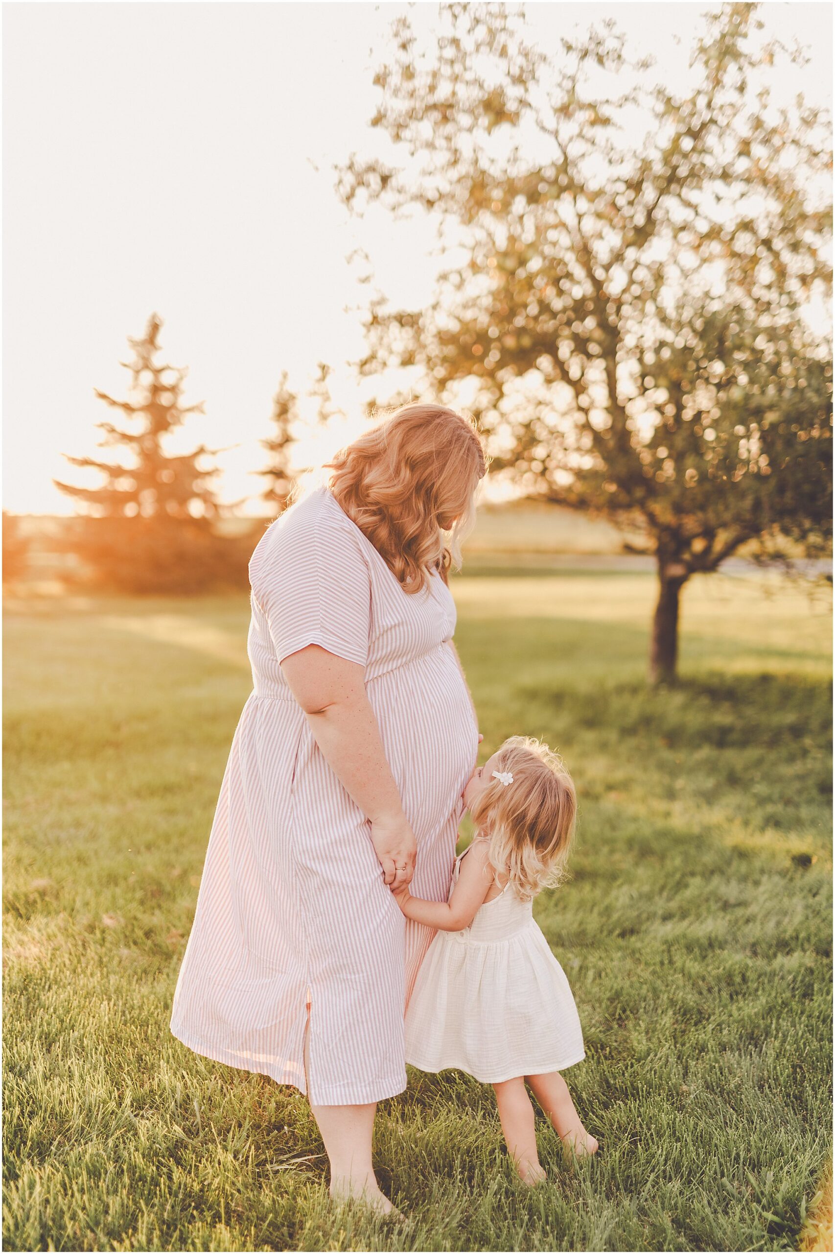 A summer backyard sunset session with the Cowsert family photographed by Iroquois County family photographer Kara Evans Photographer.