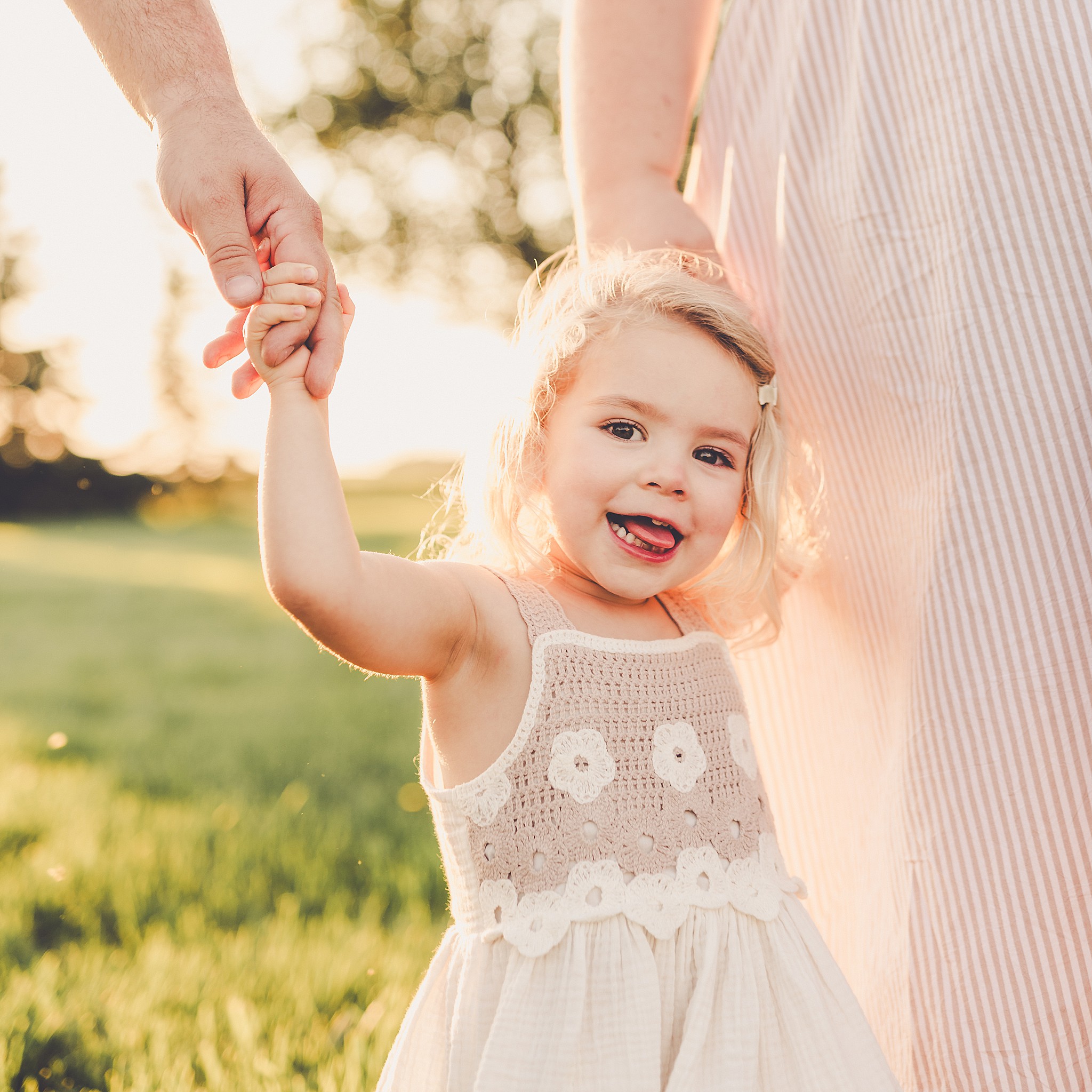 A summer backyard sunset session with the Cowsert family photographed by Iroquois County family photographer Kara Evans Photographer.