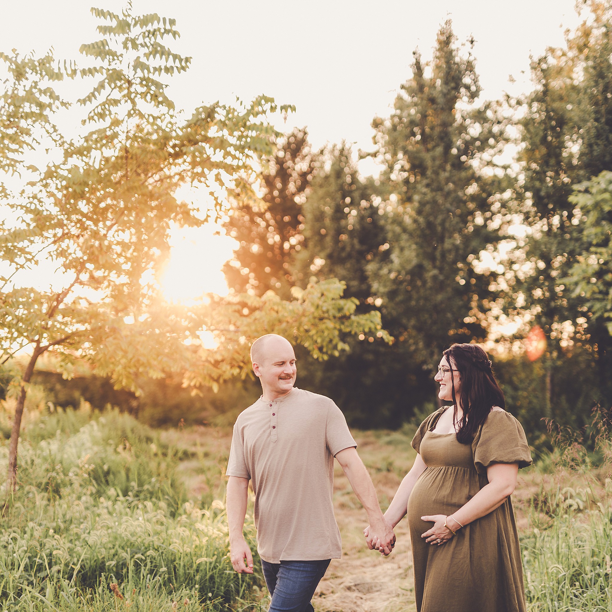 A look at this sunset maternity session in Iroquois County with Iroquois County & Central Illinois photographer Kara Evans Photographer.