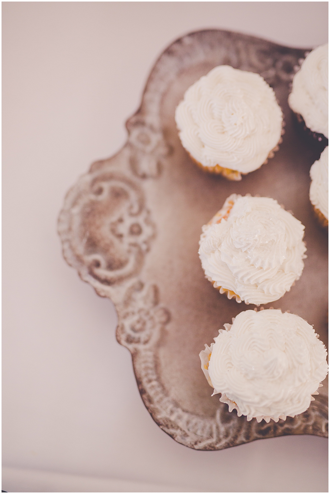 Kara Evans Photographer - Wedding Wednesday - Wedding Blogger - Cake vs. Cupcakes
