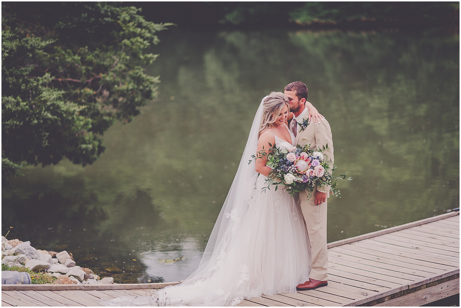 Boho wedding day at Hamilton's on the Lake in Jacksonville, Illinois with Chicagoland wedding photographer Kara Evans Photographer.