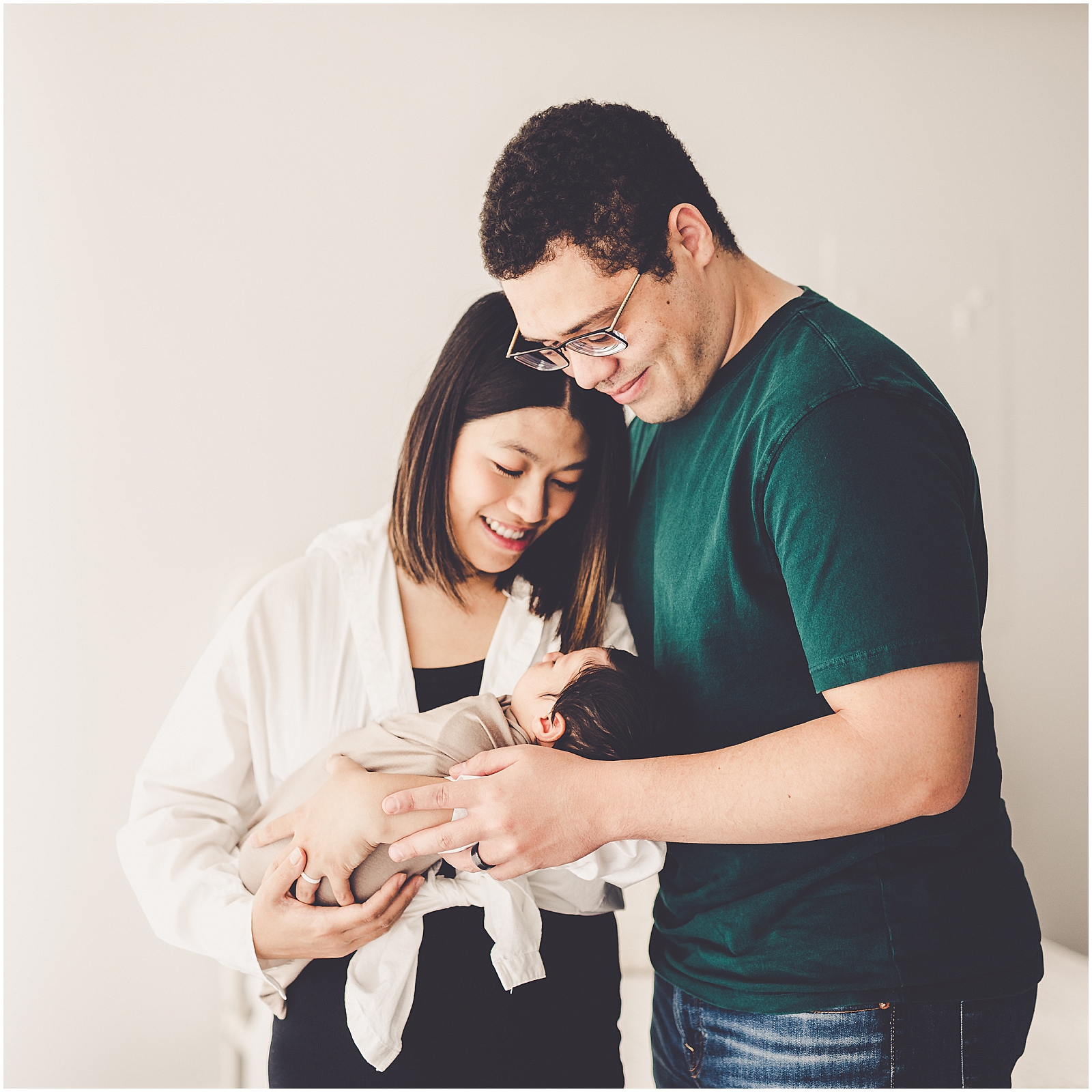 Natural light newborn session at Studio 388 in Kankakee with the Sanders family and Bourbonnais family photographer Kara Evans Photographer.