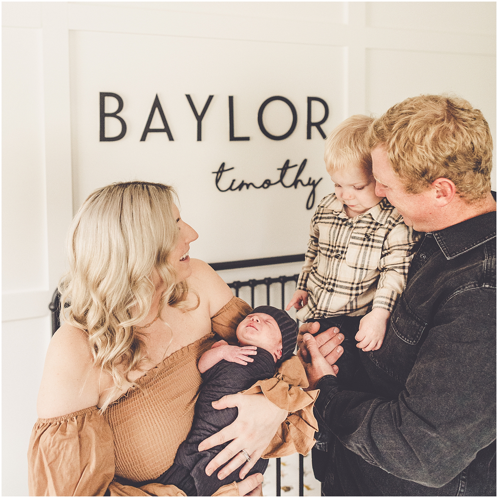 In-home lifestyle newborn session for the Metzger family with Bourbonnais & Kankakee County family photographer Kara Evans Photographer.