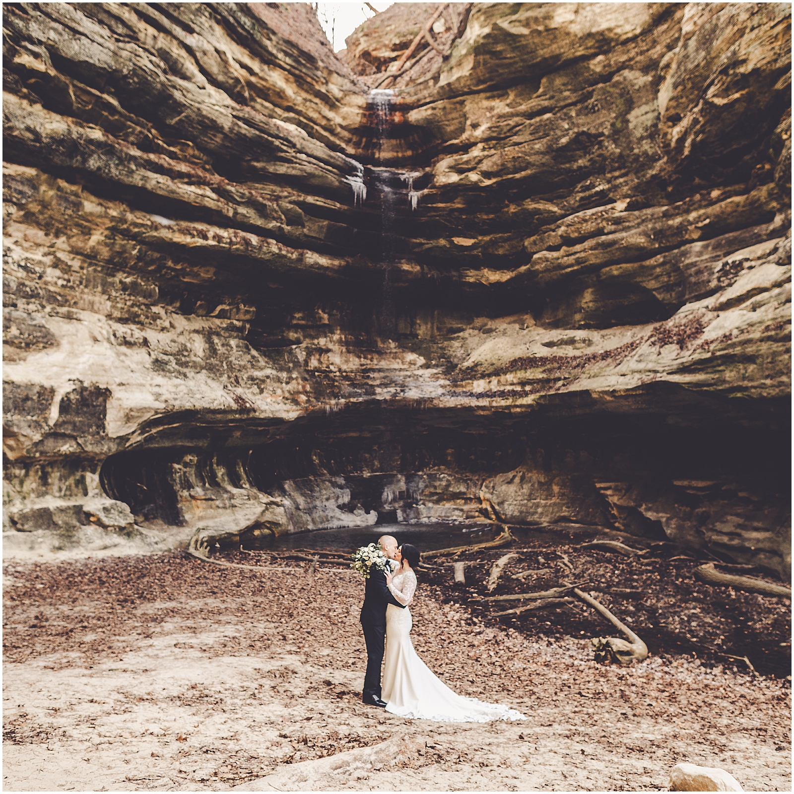 Winter Starved Rock Lodge wedding in Oglesby, Illinois with Chicagoland wedding photographer Kara Evans Photographer.